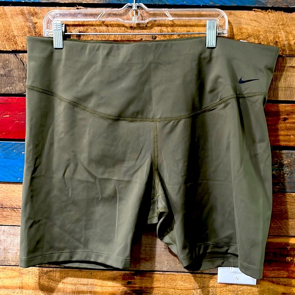 Nike One Tight Fit 7” Length/Longueur 7